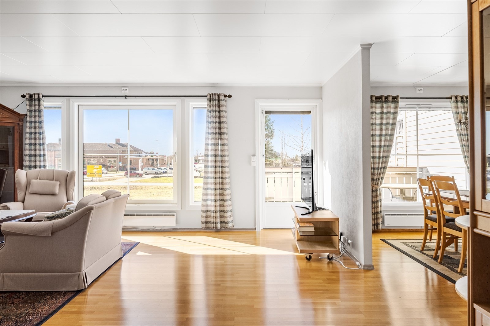 Utgang til balkongen fra stuen. Galleribilde
