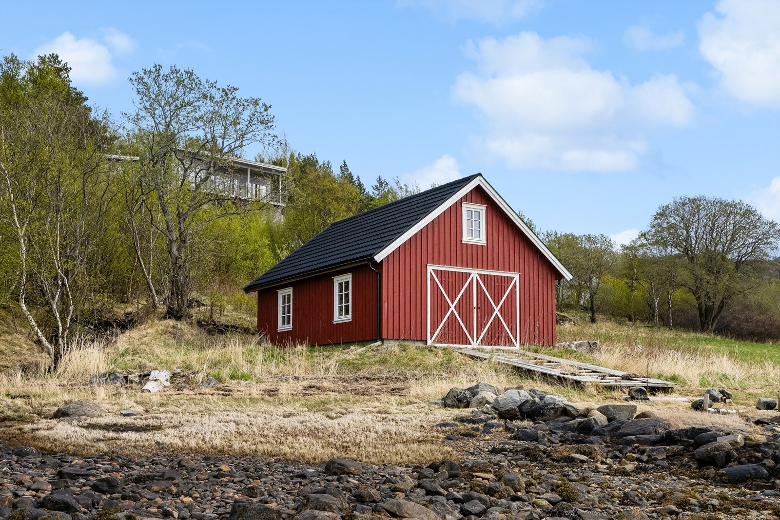 Naust rett nedenfor hytta. Ferdigstilt i 2016. Galleribilde