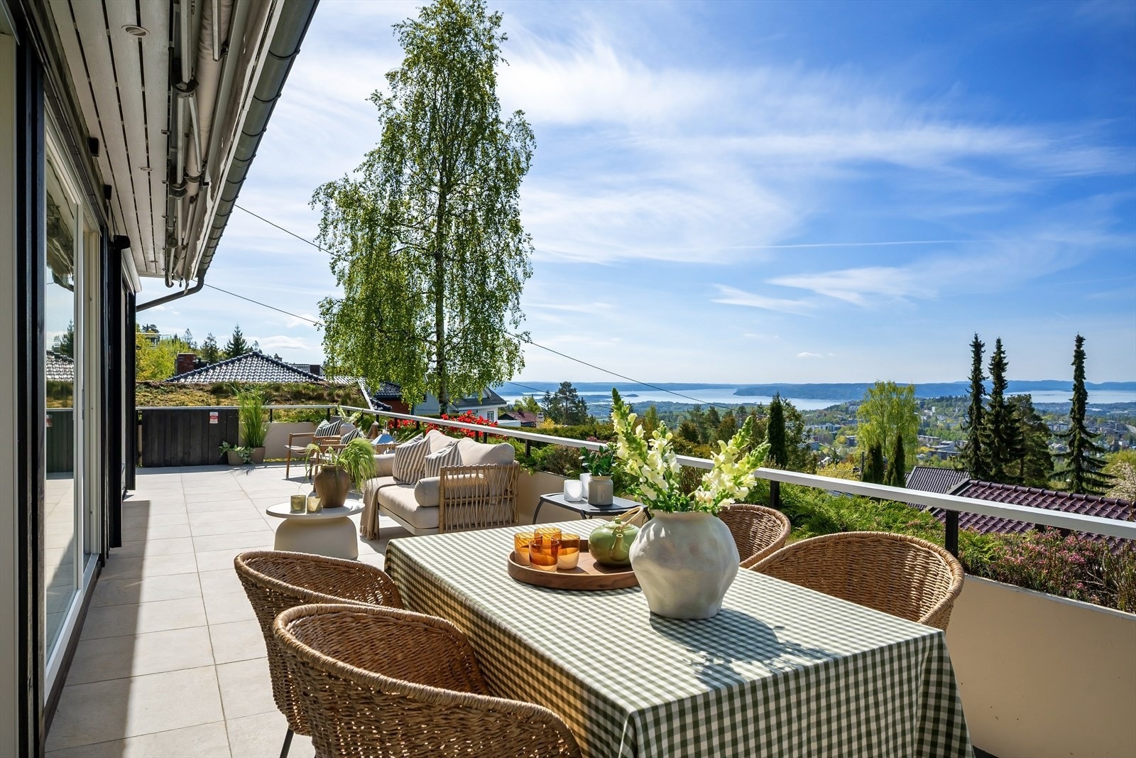 Her kan man skue ut over Oslofjorden fra en fantastisk sørvestvendt terrasse på hele 36 kvm. Galleribilde