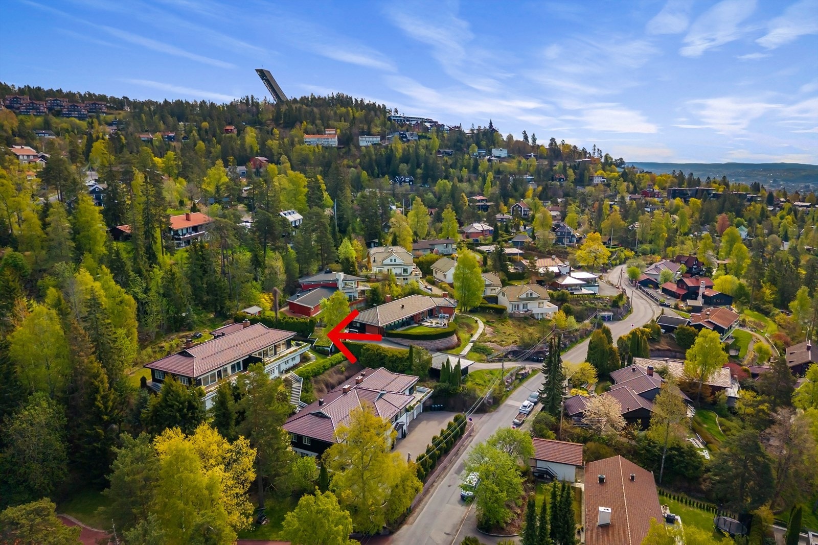 Kort vei til Holmenkollen skistadion og Holmenkollen T-bane. Galleribilde