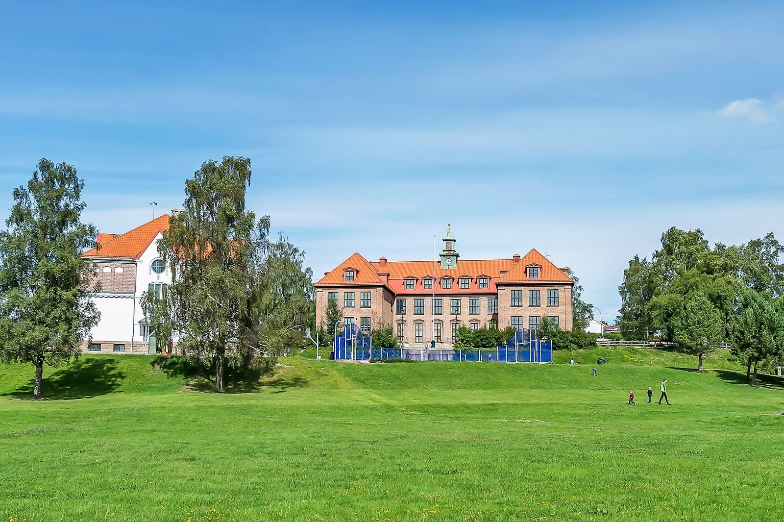 Barnevennlig beliggenhet med Østensjø skole ca 7 minutters gange unna - perfekt for barnefamilien. Galleribilde