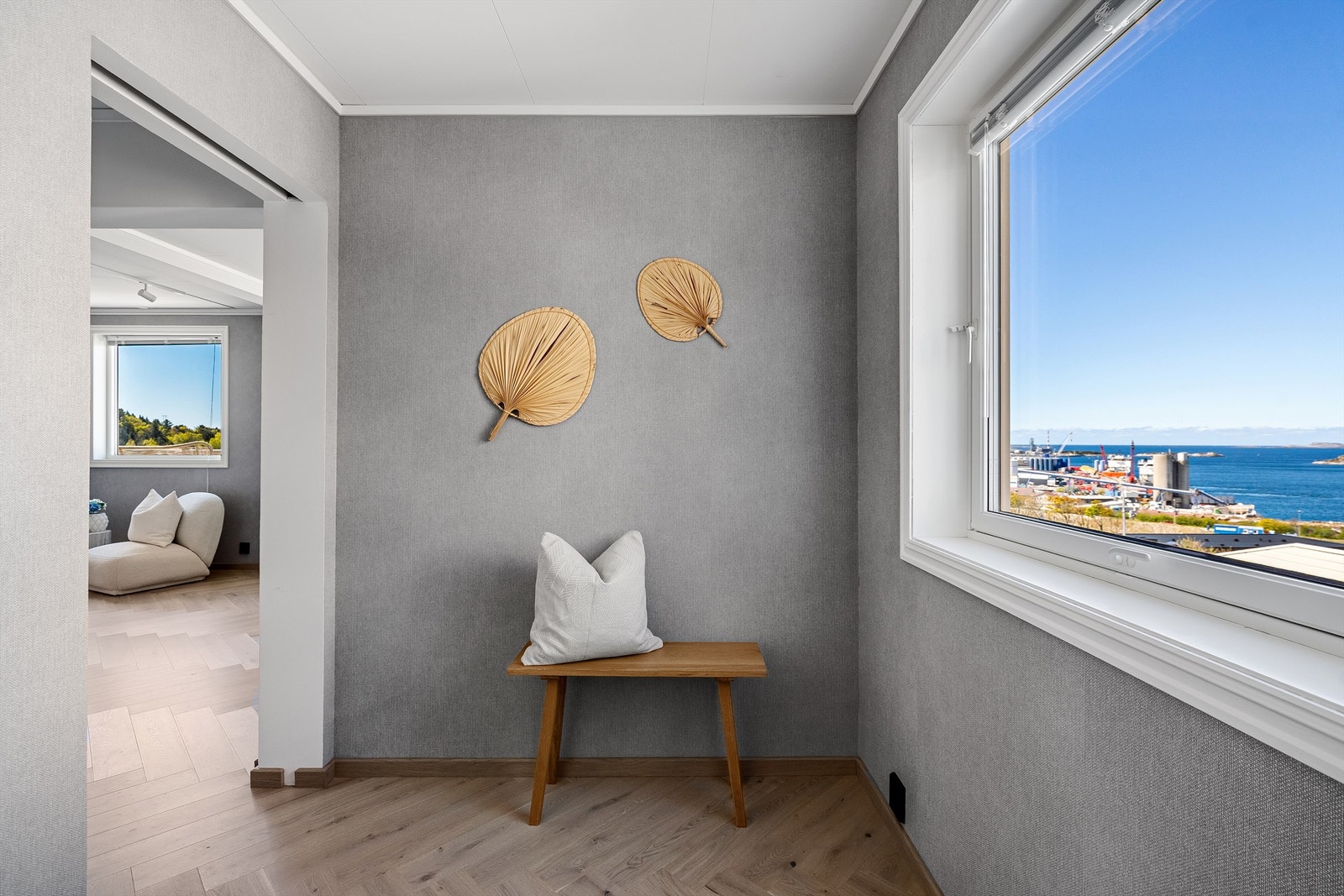 Entre med adkomst til gjestetoalett - Det er også en praktisk bi-inngang Galleribilde