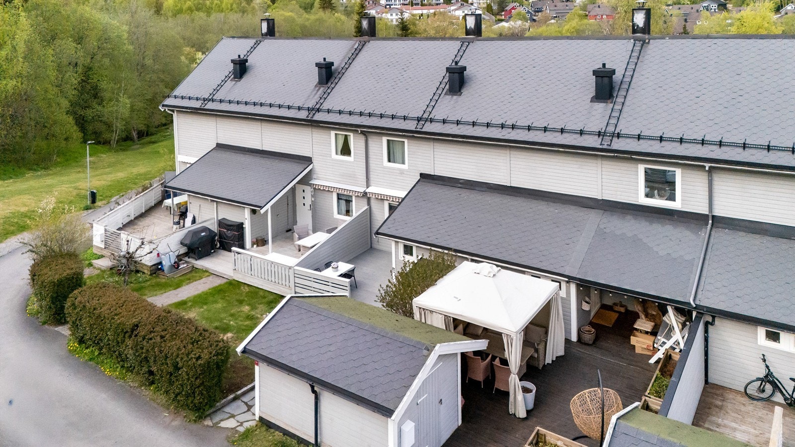 Boligen ligger i et rolig og barnevennlig område med marka som nærmeste nabo! Foto: Pål Aanerud Galleribilde
