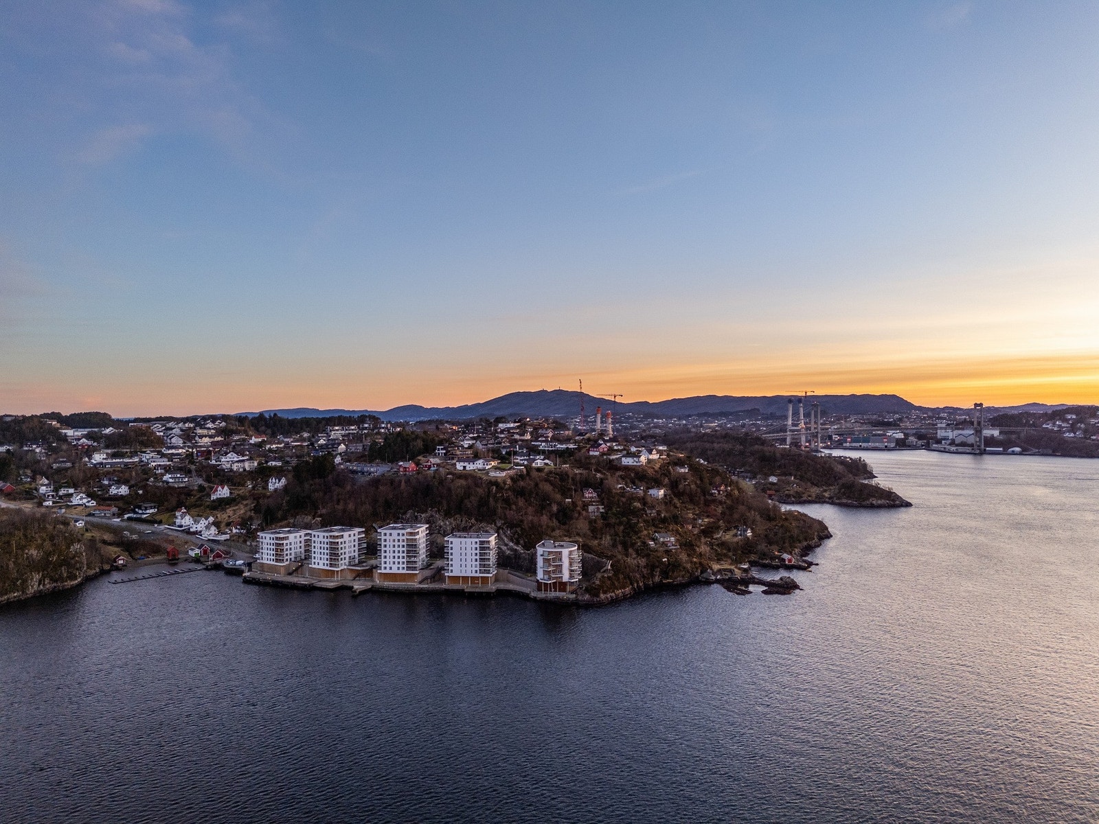 Her bor du i et moderne og attraktivt boligområde på Breivik Brygge, hvor sjøen er nærmeste nabo Galleribilde
