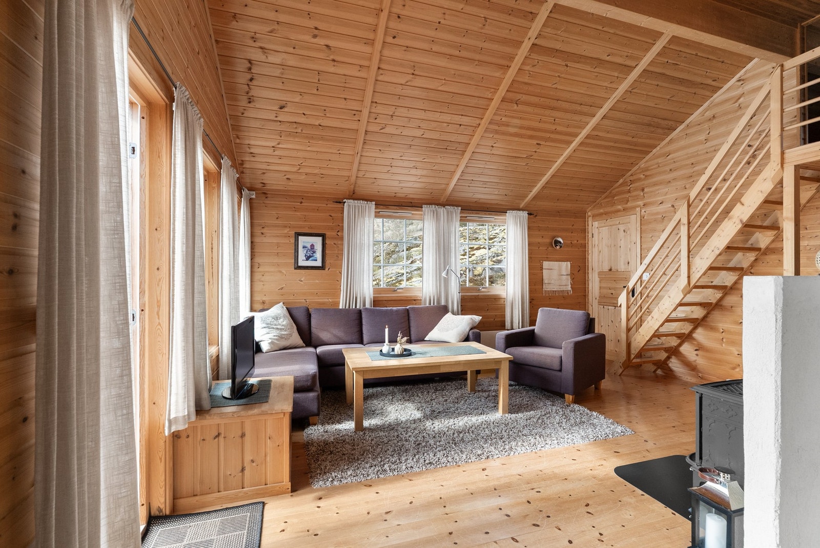 Naturlig ventilasjon via luftespalter i vinduer. Galleribilde