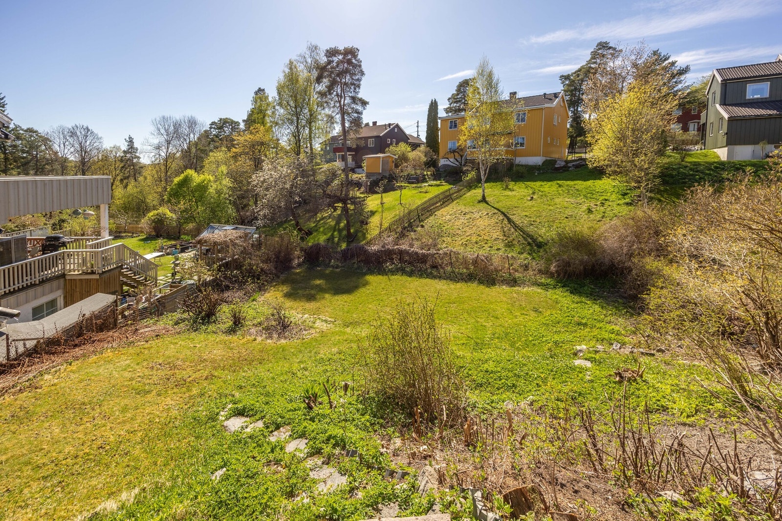 Hagen boligen disponerer er romslig med boltreplass. Galleribilde
