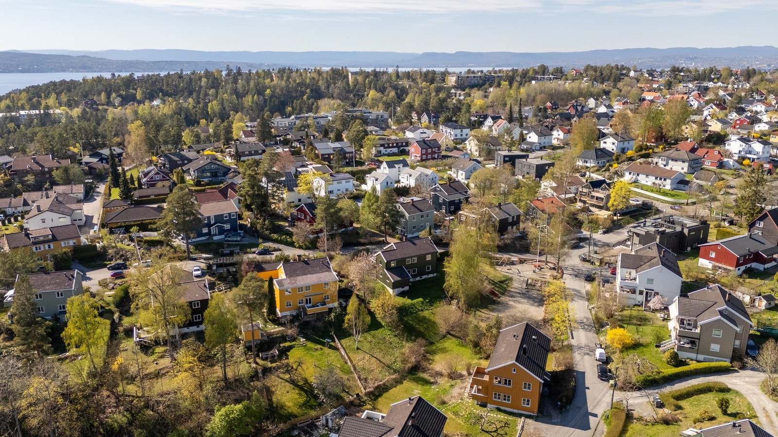 Eiendommen har kort gangavstand til Munkerud barneskole og Nordseter ungdomsskole. Gangavstand til flere barnehager. Galleribilde