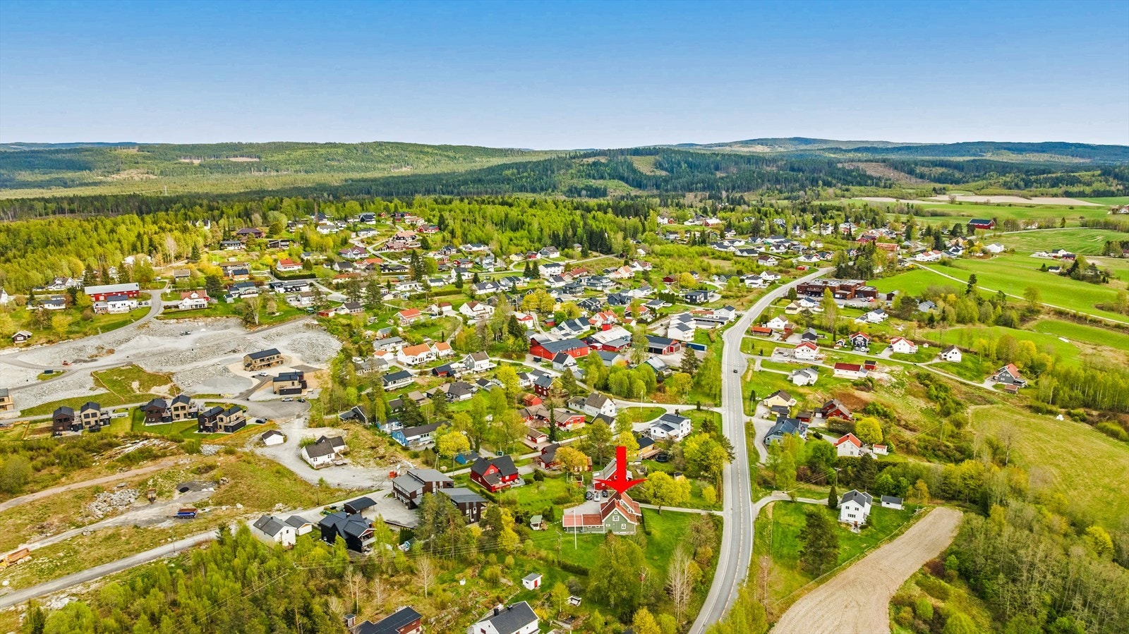 Fra eiendommen er det kort vei til turområder i skog og mark. Galleribilde