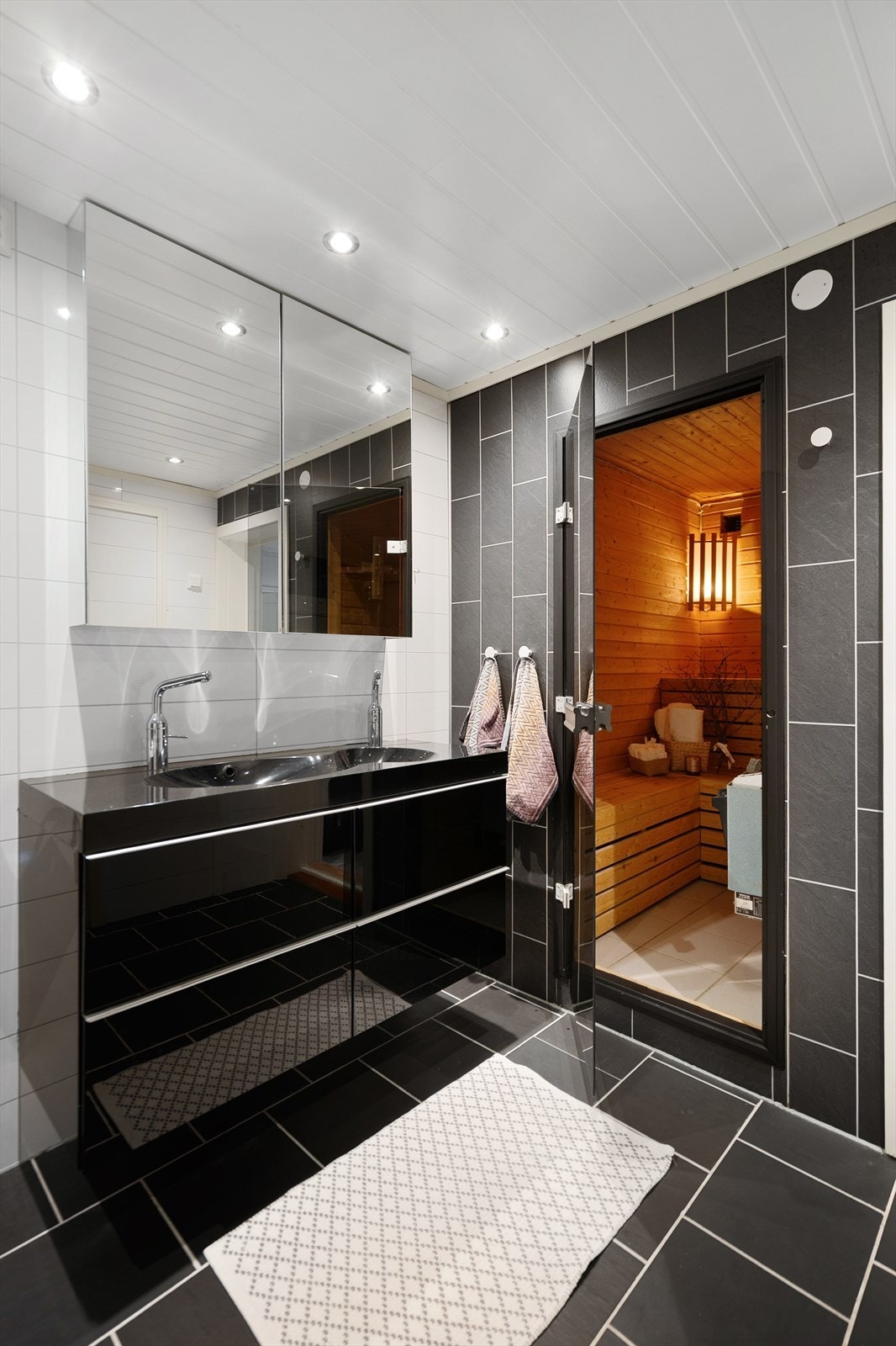 Badet har dirkete adkomst til badstu Galleribilde