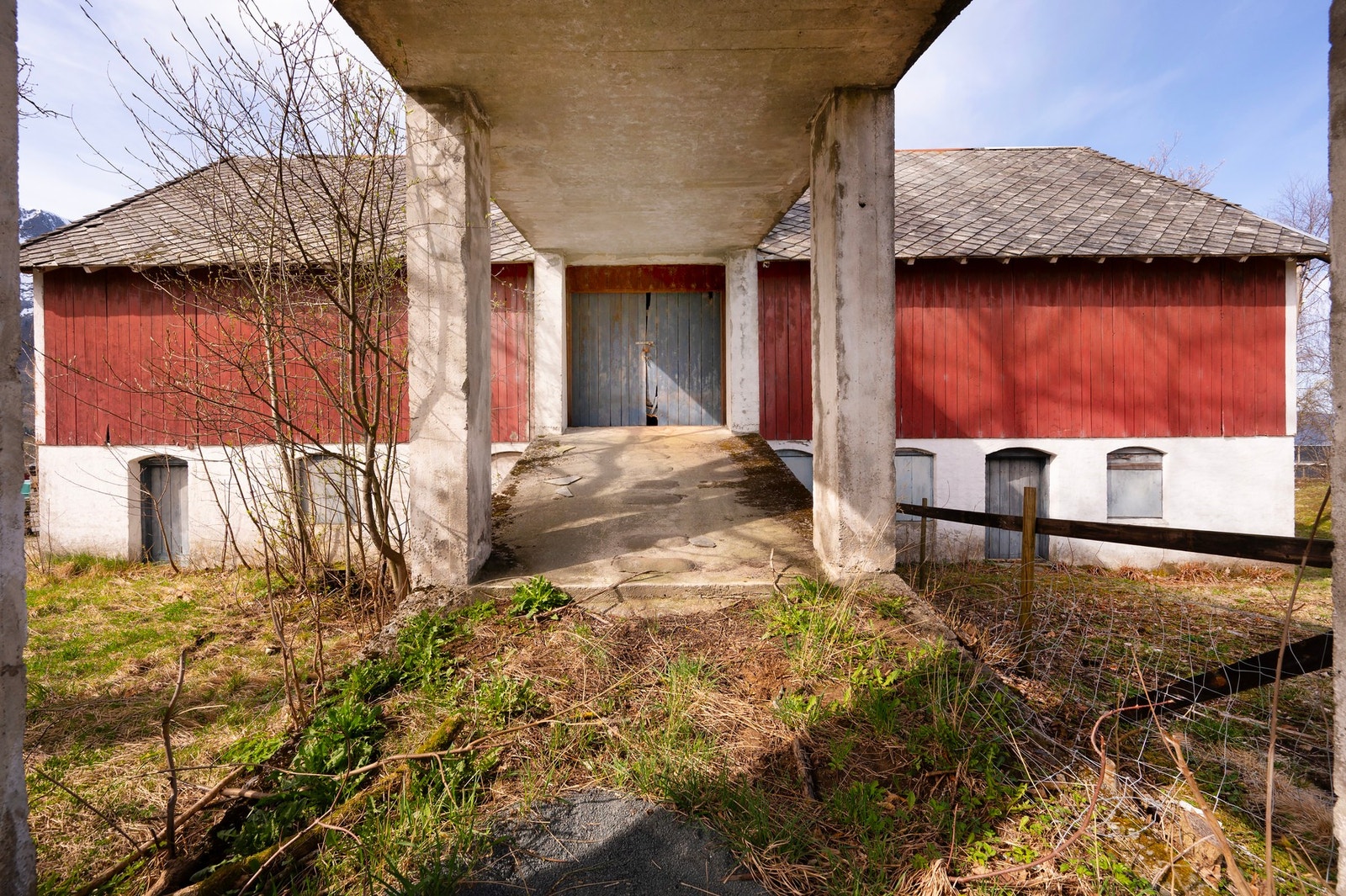 Låve. Galleribilde