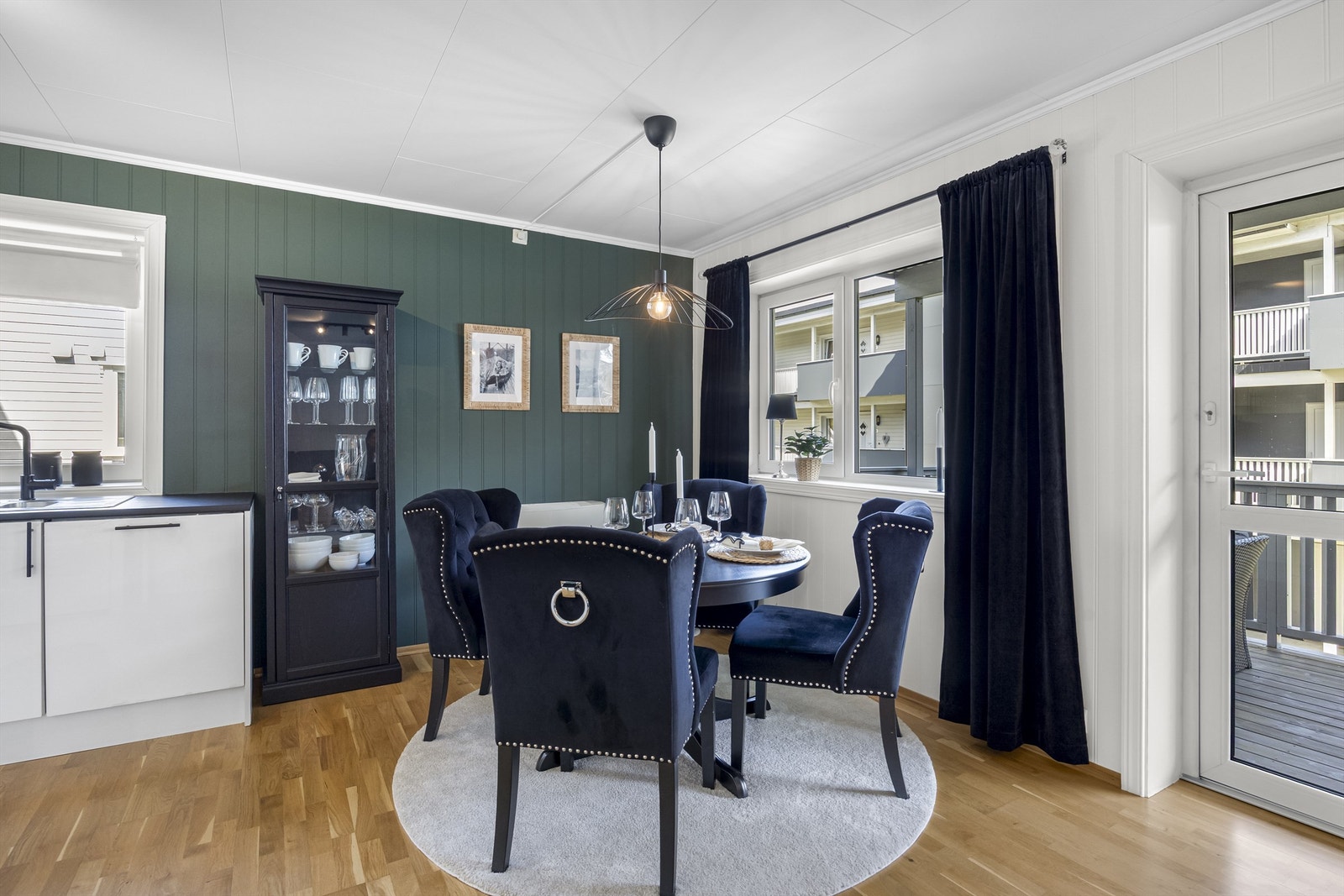 Herfra er det utgang til det store balkongen. Galleribilde
