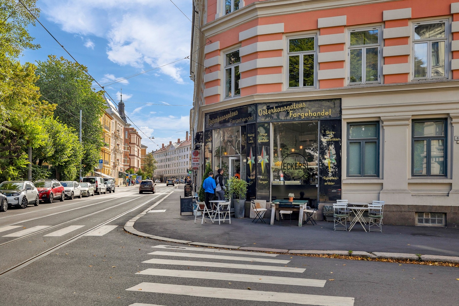 Leiligheten har en særdeles attraktiv beliggenhet midt i hjertet av Frogner, et område kjent for sin eksklusivitet og unike kombinasjon av urbant liv og grønne omgivelser. Galleribilde