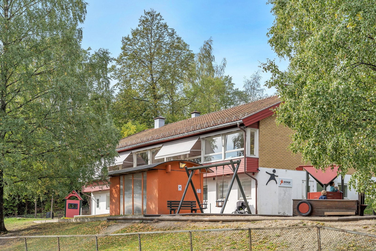 Området byr på et godt utvalg av både private og kommunale barnehager. Østensjø barnehage er av flere barnehager i gangavstand fra boligen. Galleribilde