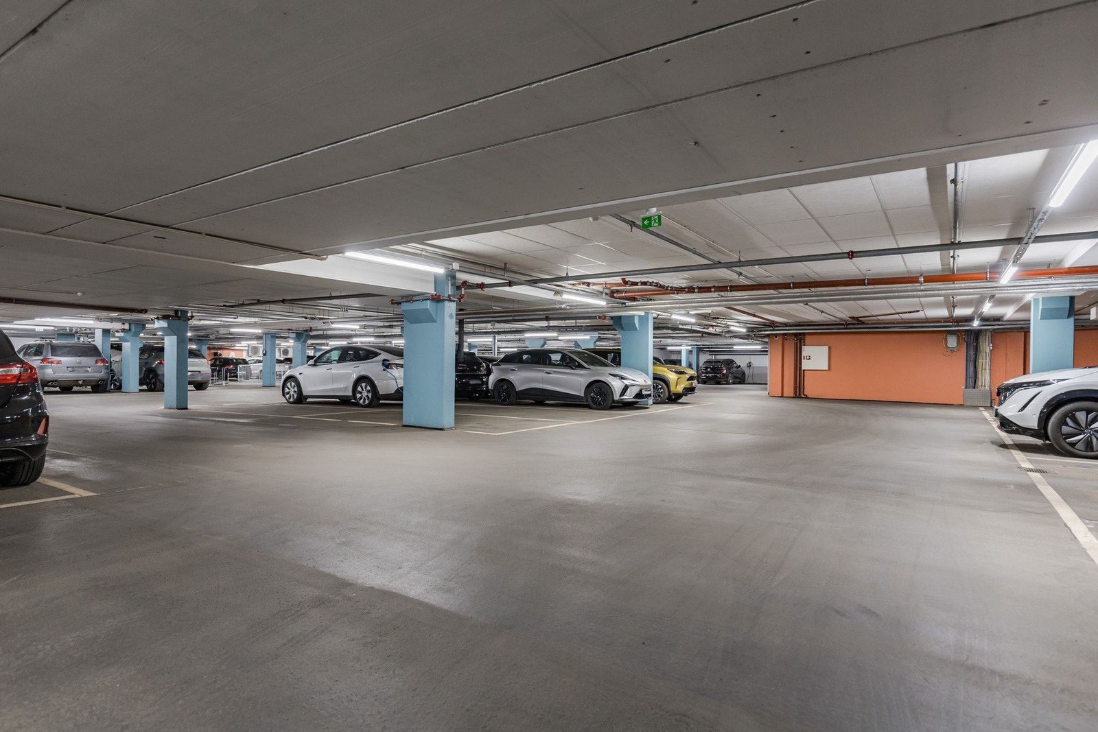 Det er også mulighet til å leie opp til 2 parkeringsplasser i felles parkeringskjeller Galleribilde
