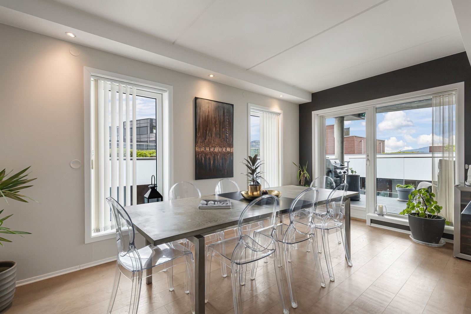 God plass til spisebord for hele familien Galleribilde