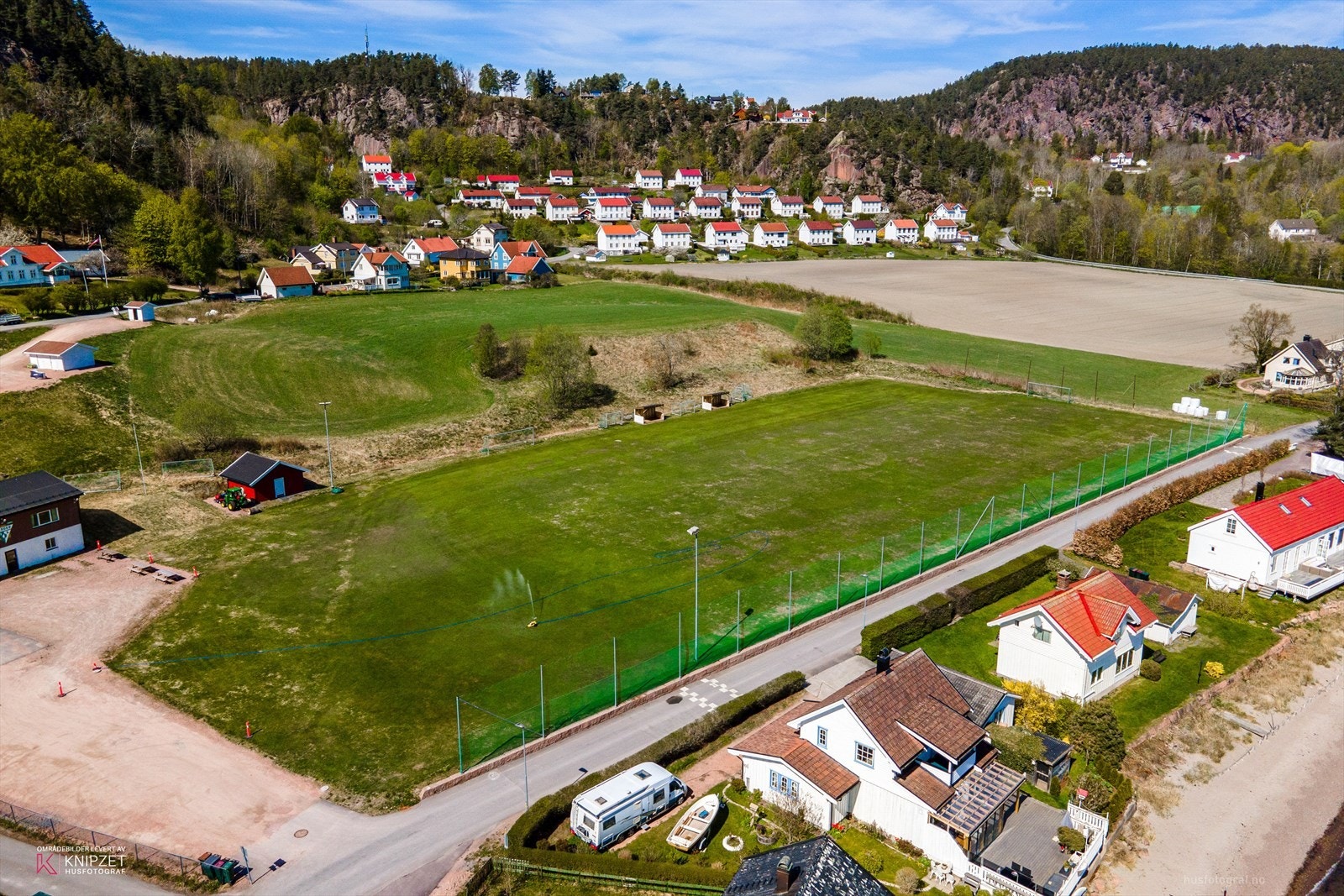 Her finner man også fotballbane. Galleribilde