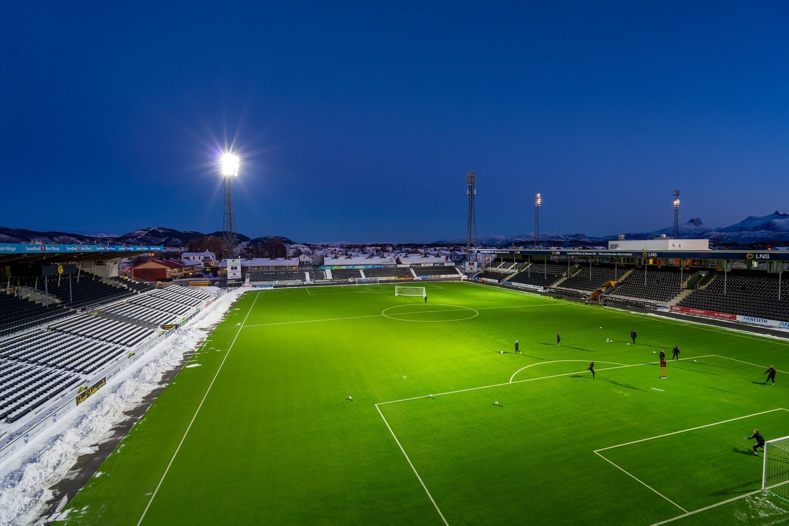 Fra leiligheten har du spektakulær utsikt over Aspmyra stadion Galleribilde