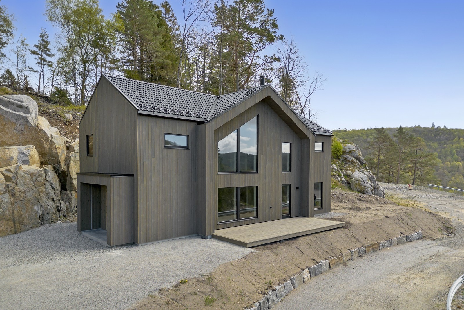 Nyoppført og innflyttingsklar enebolig med gjennomgående god kvalitet og moderne standard! Galleribilde