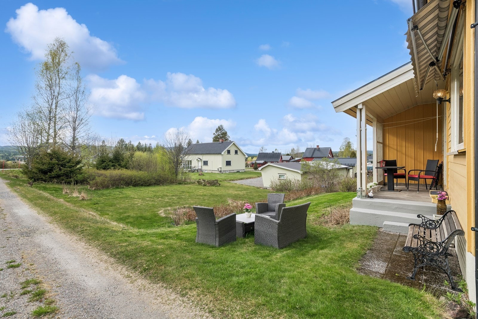 Tomta er fordelt på 2 matrikler, og er tilsammen på ca 2,3 mål Galleribilde