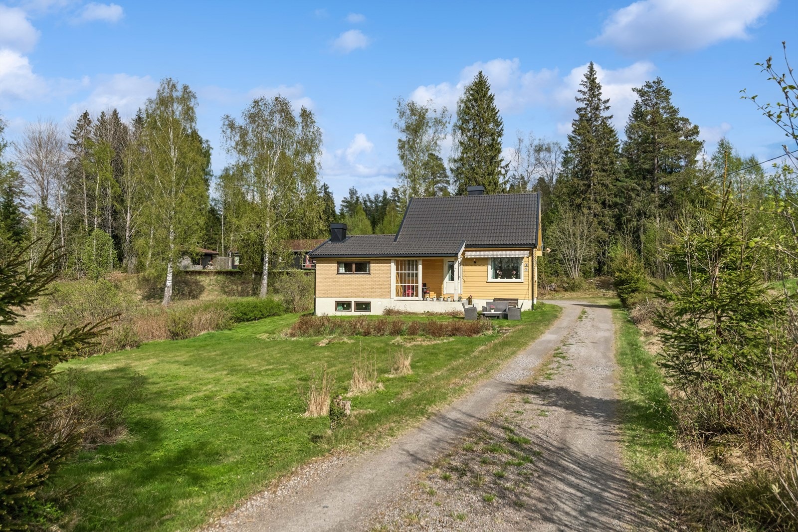 Ny takstein og undertak er lagt på et ukjent tidspunkt, vurdert til omkring 2010. Galleribilde