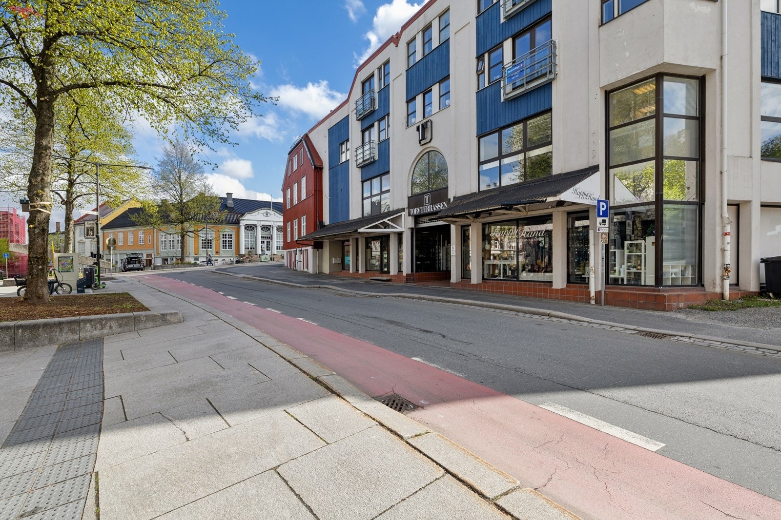 Her bor du med umiddelbar nærhet til alt Moss sentrum har å by på av servicetilbud. Galleribilde