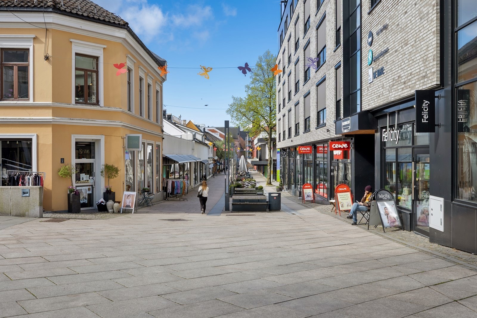 Gågaten og kjøpesenteret Amfi Moss ligger i umiddelbar nærhet. Galleribilde
