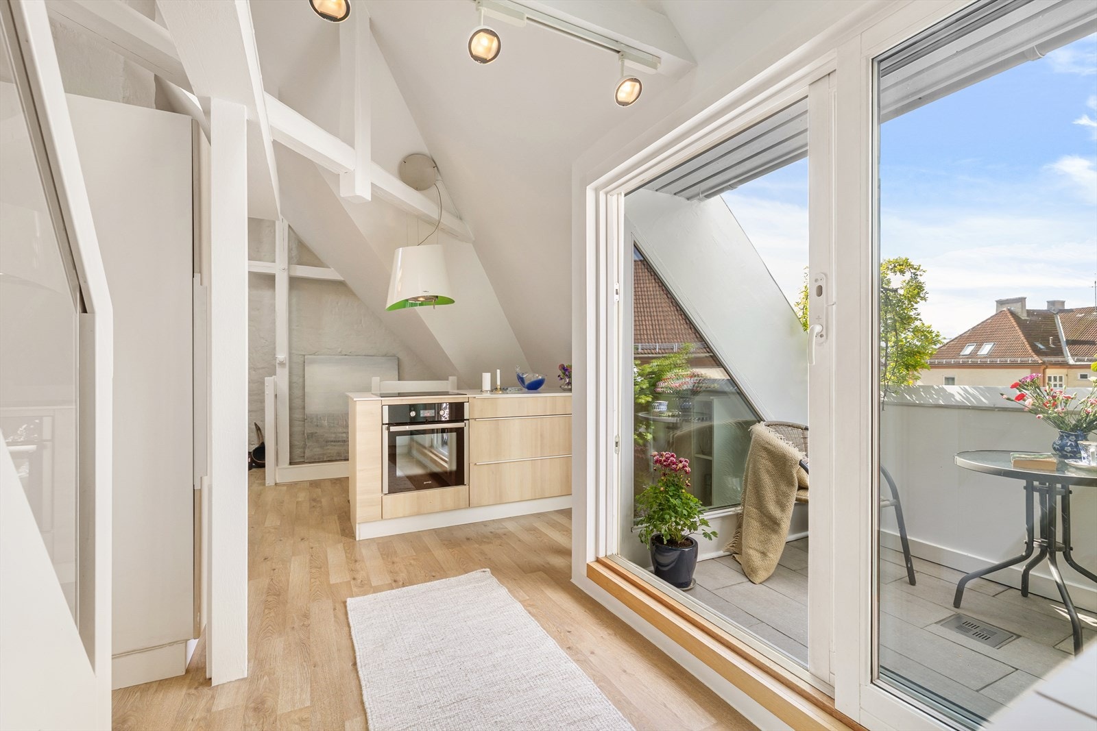Terrassen har adkomst fra kjøkkenområde. Galleribilde