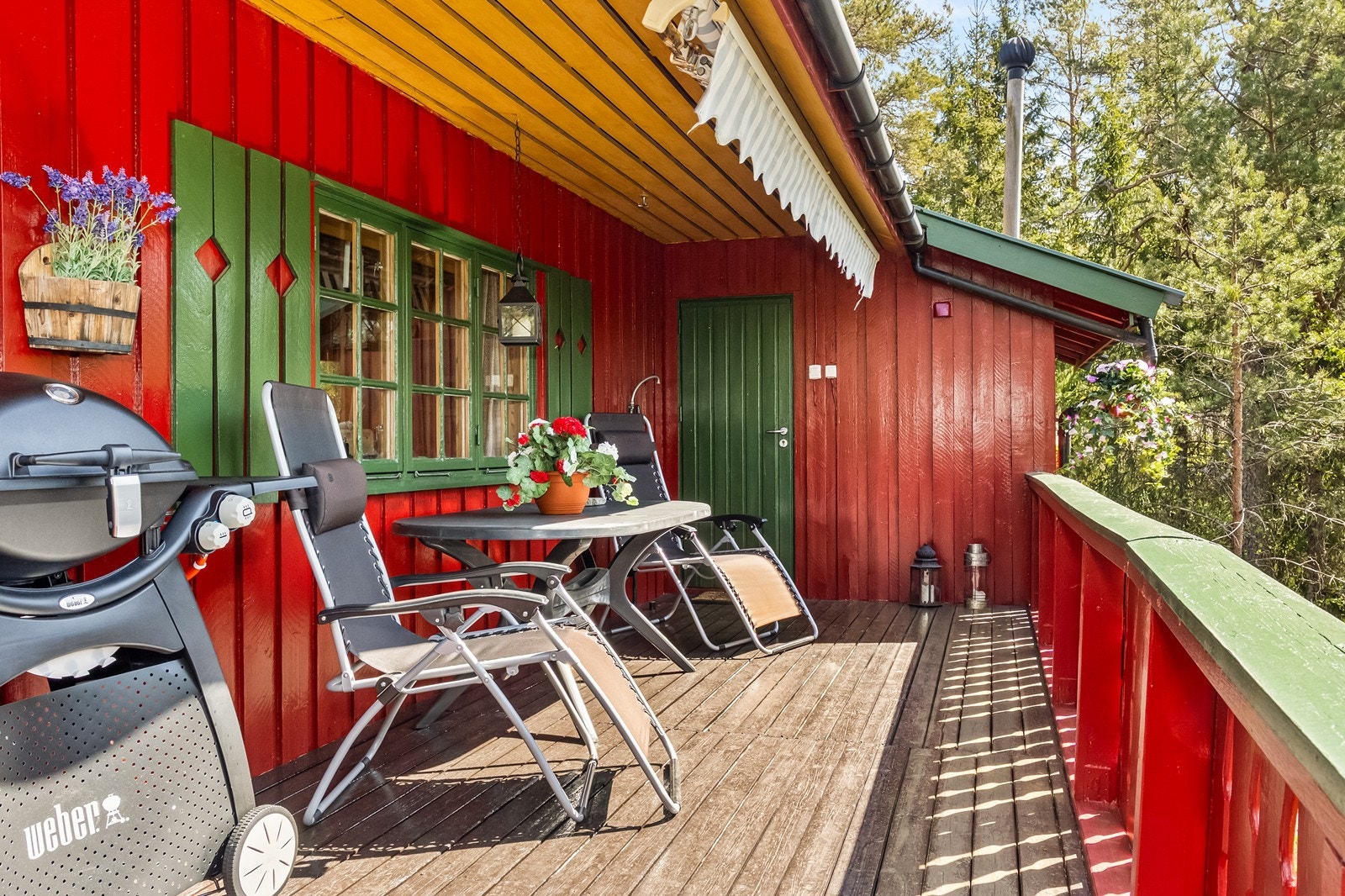 Fra stuen er det utgang til en balkong på cirka 18 m². Her er det god plass til en sittegruppe. Galleribilde