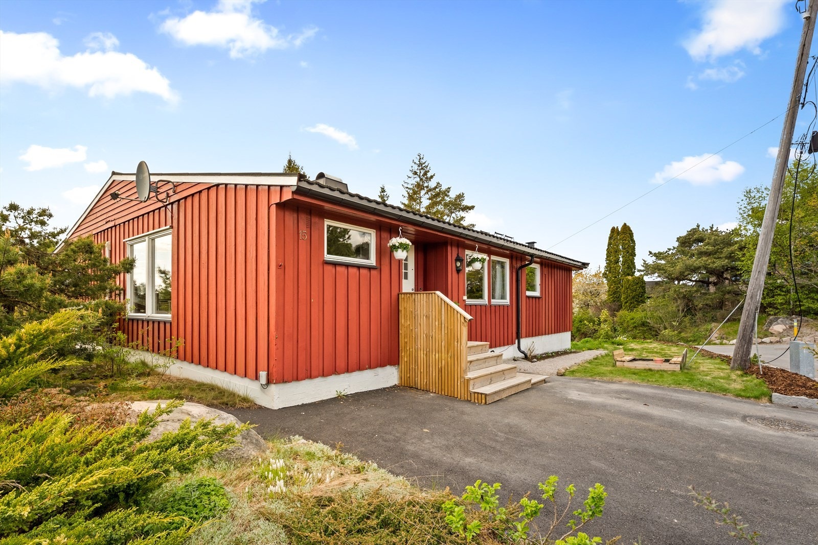 Eiendommen er fundamentert på fjell og har en grunnmur i betong. Galleribilde