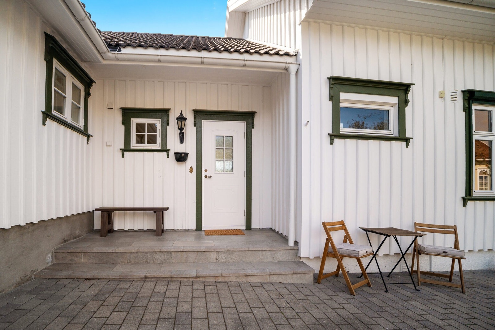 Boligen har to separate inngangspartier som gir fleksible bruksmuligheter. Galleribilde