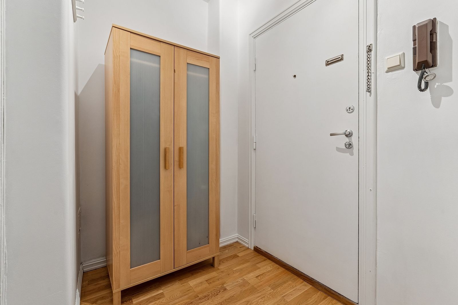 Entre meg god plass til yttertøy og sko Galleribilde