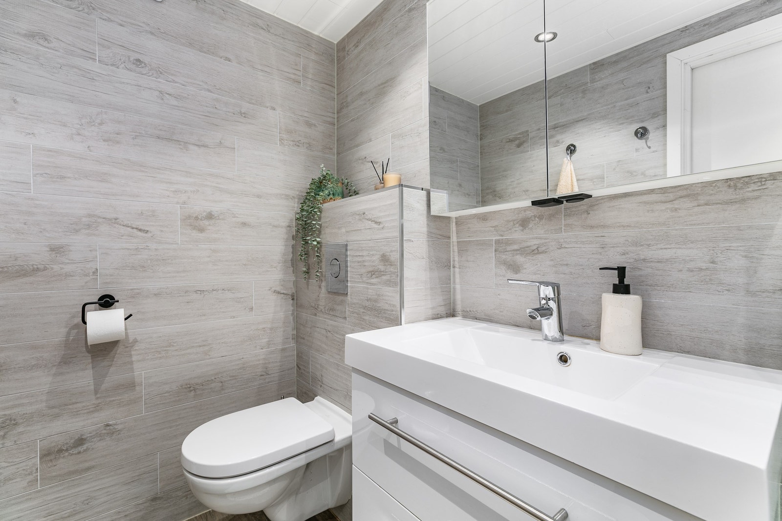 Badet ble renovert i 2015. Rørfornying ble utført i regi av borettslaget i 2025. Galleribilde