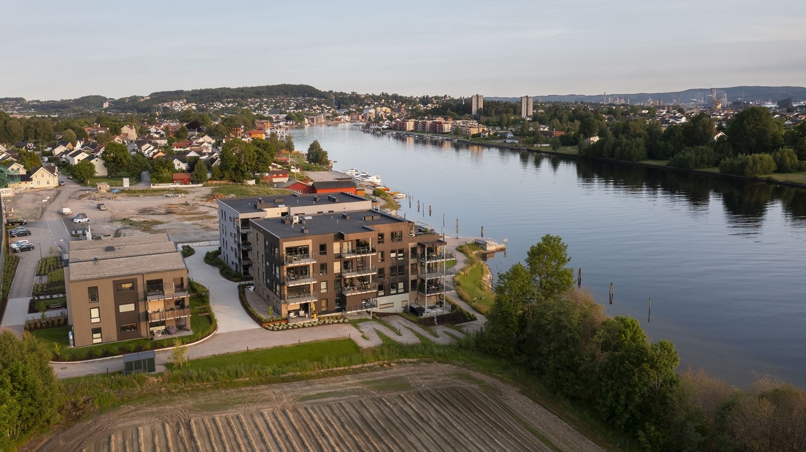 Her har du sentrumsgatene like ved, og du kan følge elevpromenaden for en koselig spasertur. Galleribilde