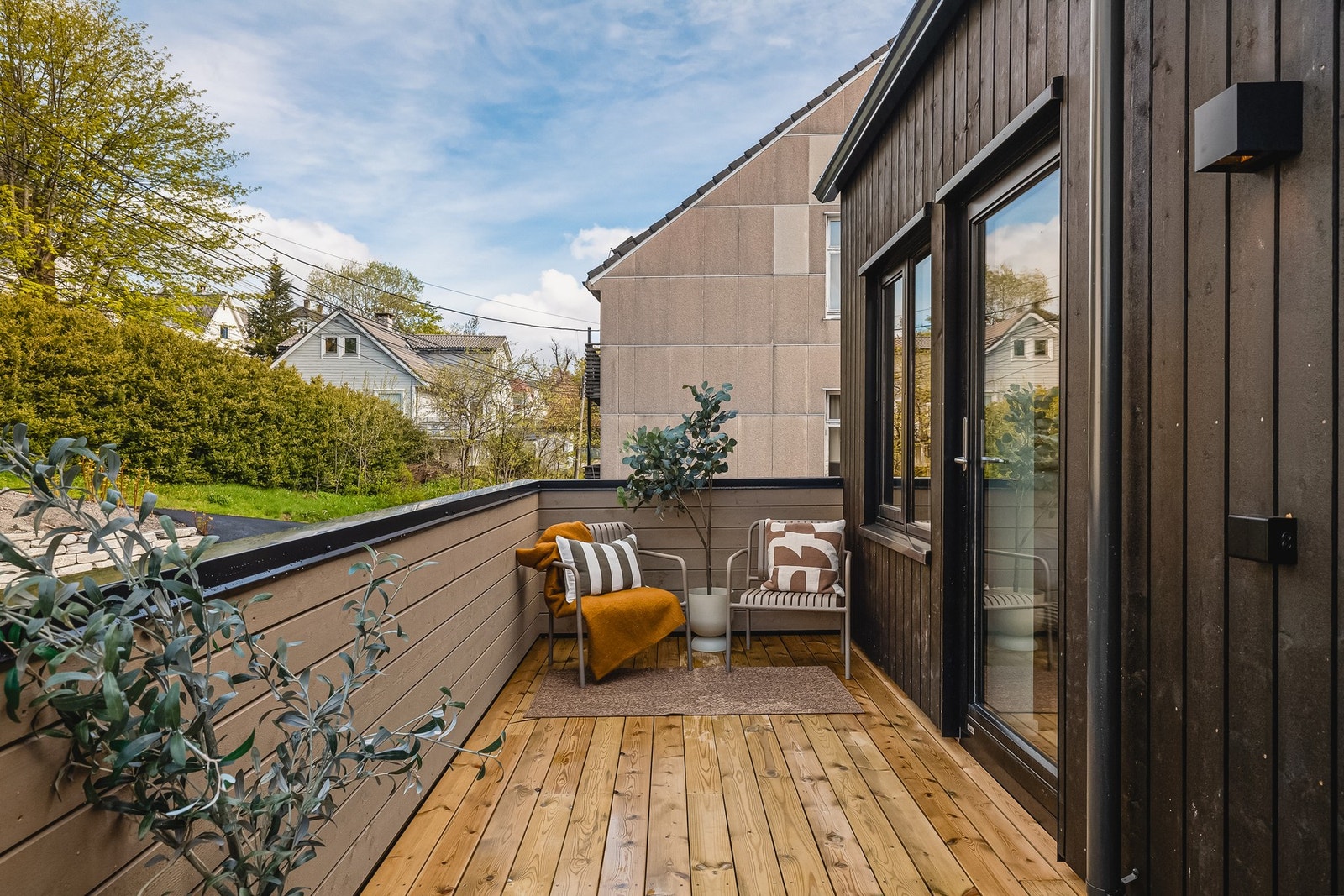 - Fin plass til sittegruppe og grill - Galleribilde