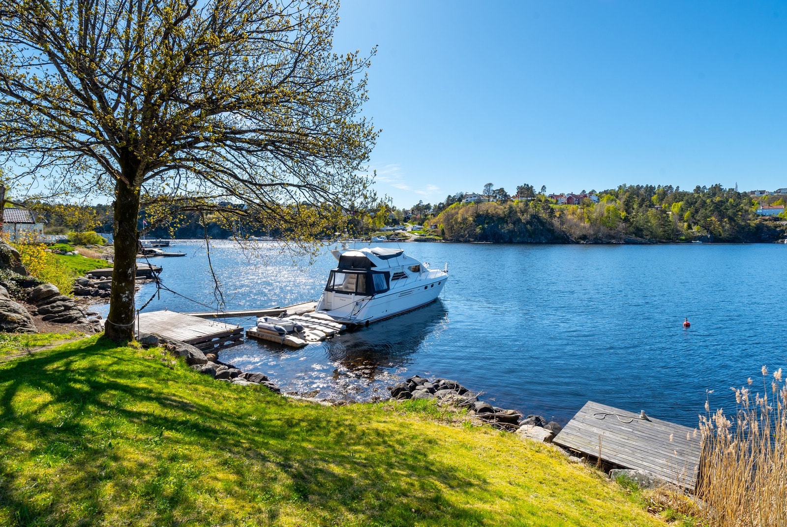 Brygge og båtplass på kommunal grunn. Galleribilde