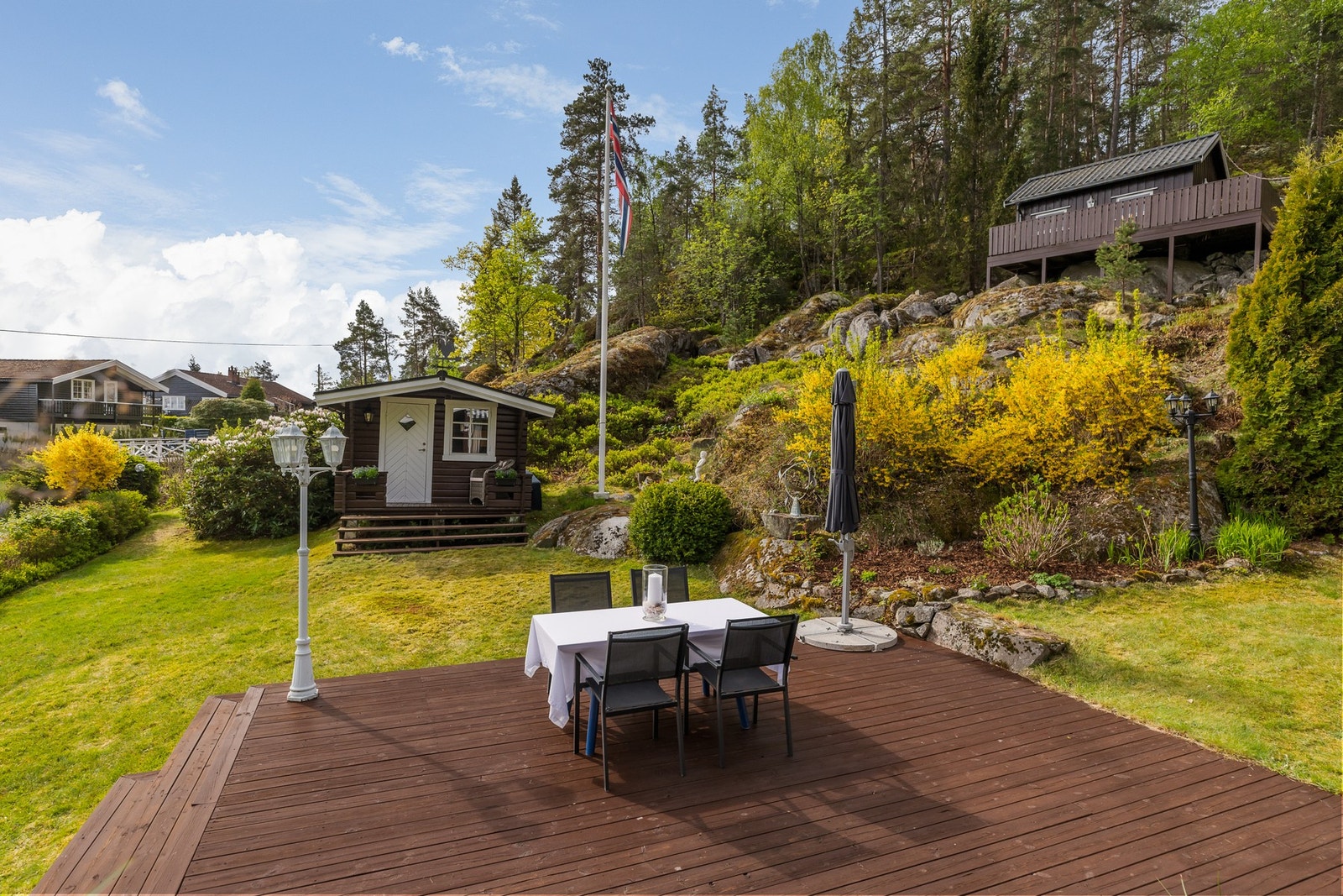 Her nyter man solen og naturen i rolige og fredelige omgivelser. Galleribilde