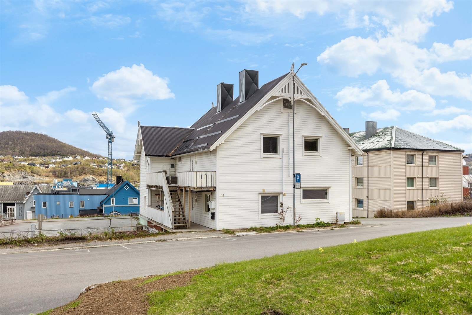 Boligen har en sjelden fordel ved at den er eneste bruker av den innvendige trappen opp, noe som gir et privat inngangsparti og ekstra areal som kun disponeres av leiligheten. Galleribilde