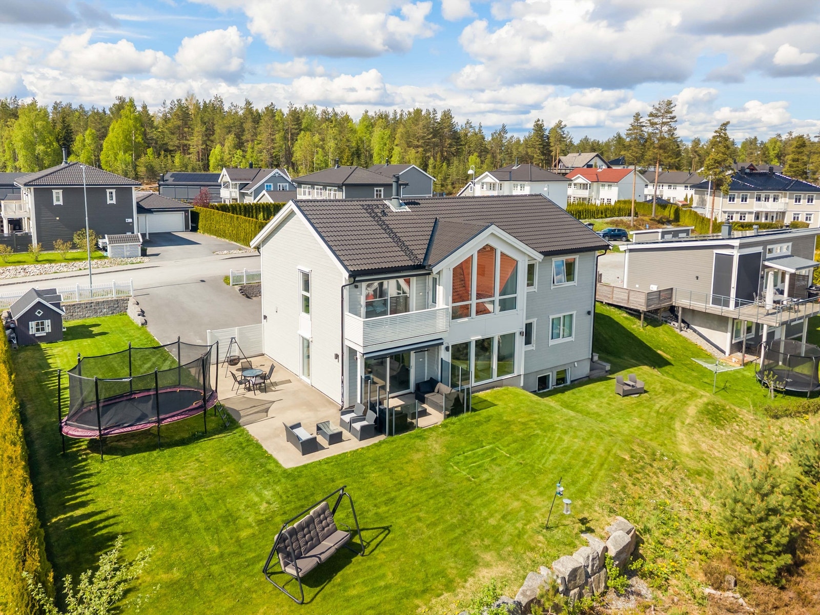 Fantastisk uteområde øverst på Neskollen. Galleribilde