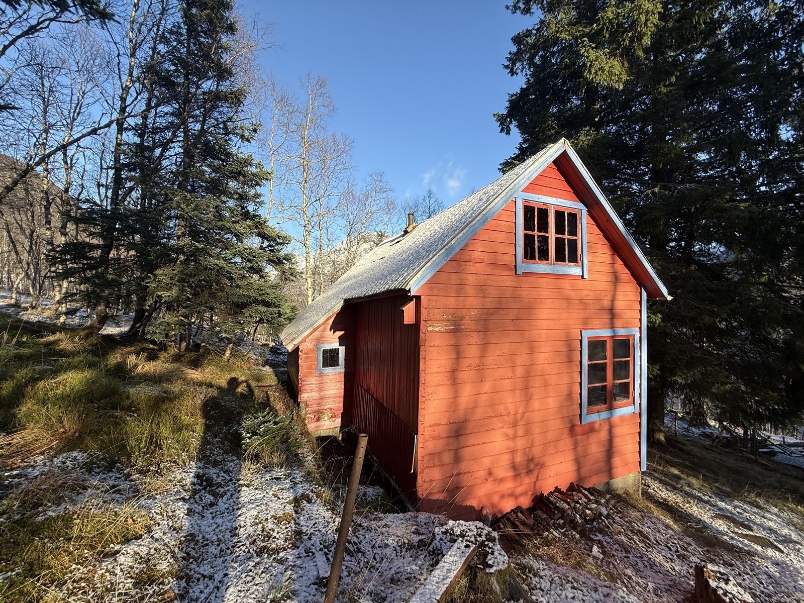 Bygningen har enkel standard med behov for omfattende renovering. Galleribilde