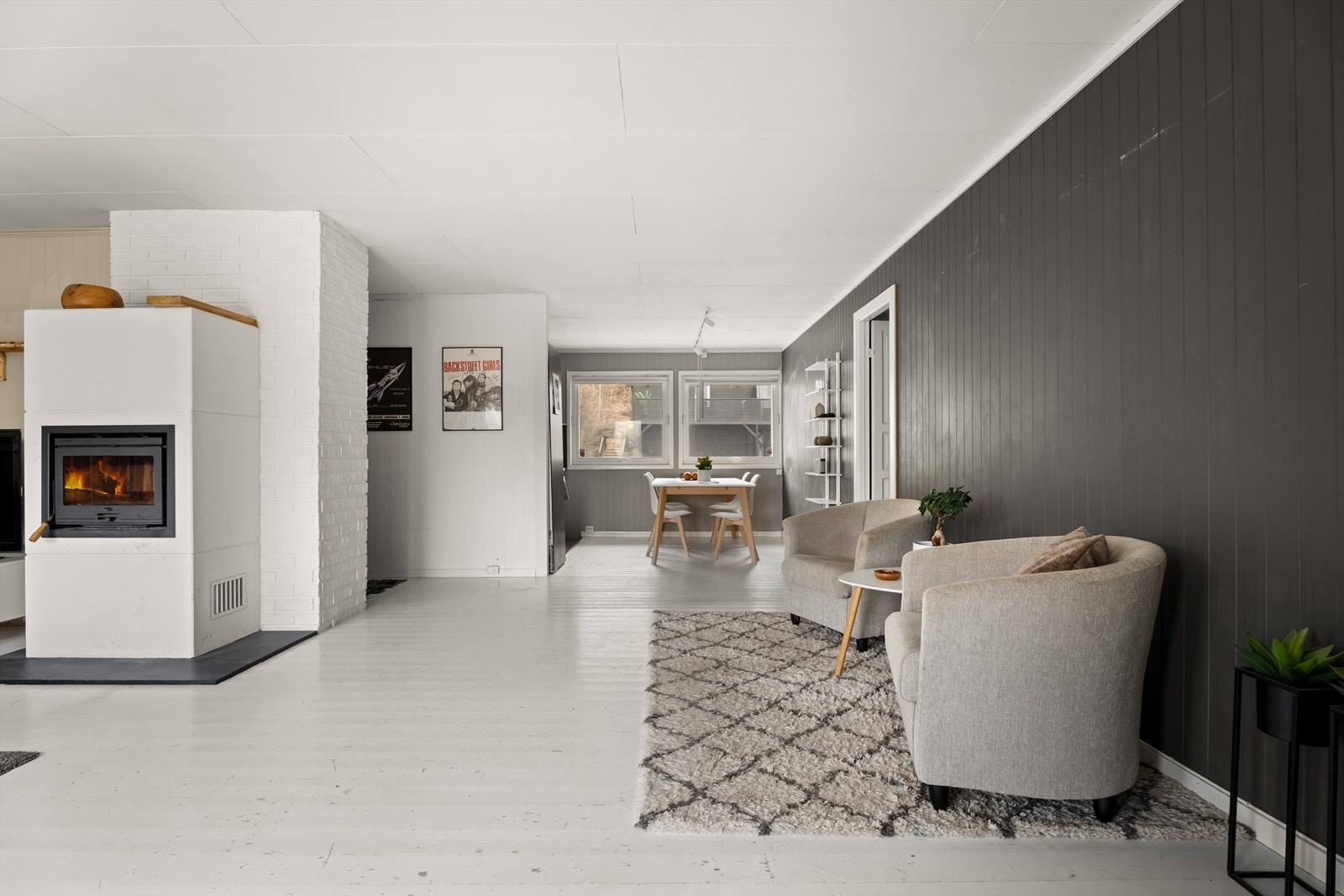 Fleksibel planløsning med god plass for både sofagruppe og en lesekrok. Galleribilde