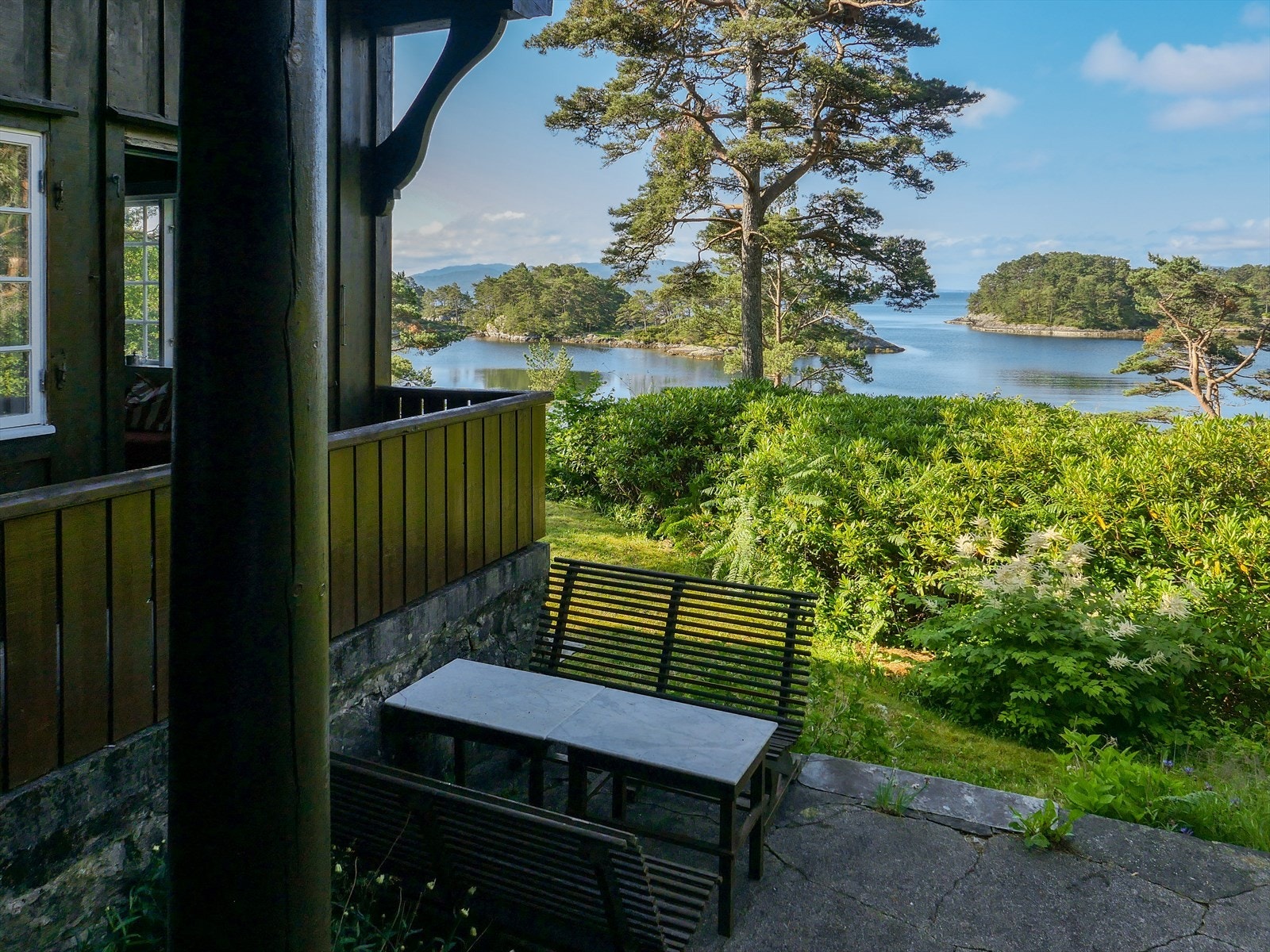 Utsikt fra altanen fra Hovedhuset. Galleribilde