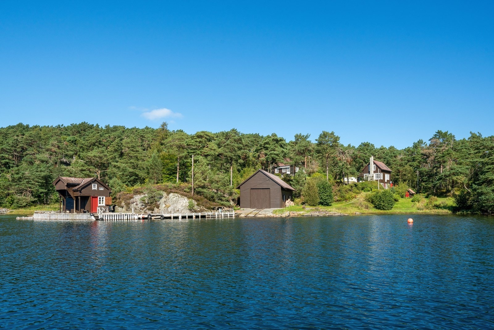 Nydelig sommeridyll - rikelig med kaiplass. Galleribilde
