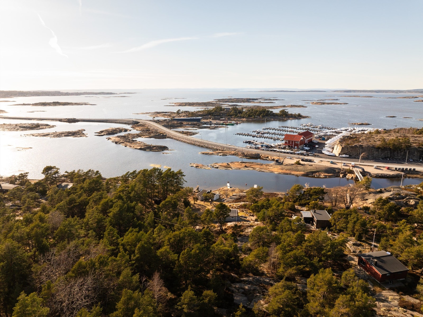 Siljeholmen og Stokken utgjør til sammen selve inngangsporten til øyriket Hvaler. Her finner du landets kanskje vakreste skjærgård. Galleribilde