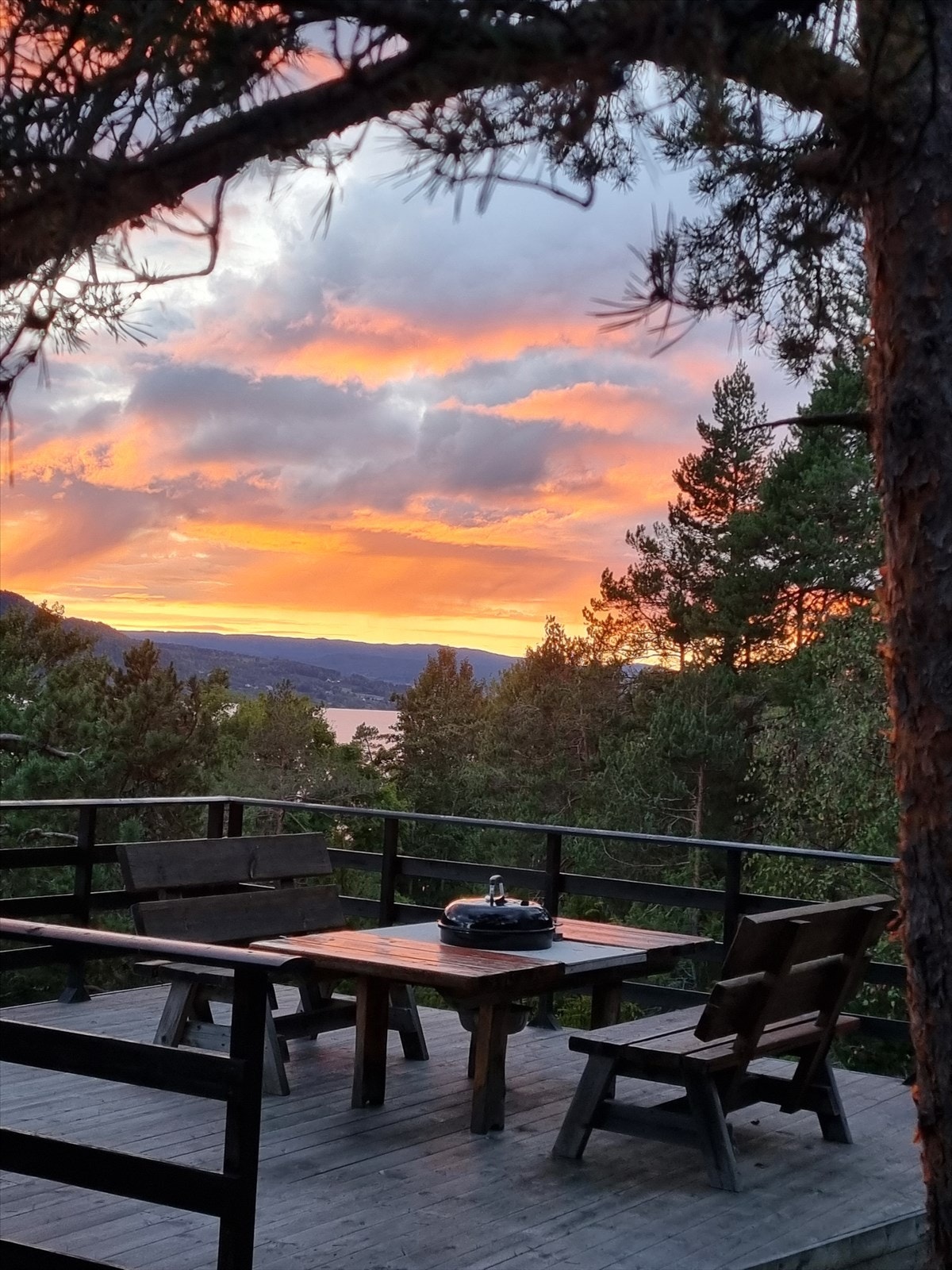 Solnedgang/utsikt fra terrasse. Selgers private bilde Galleribilde