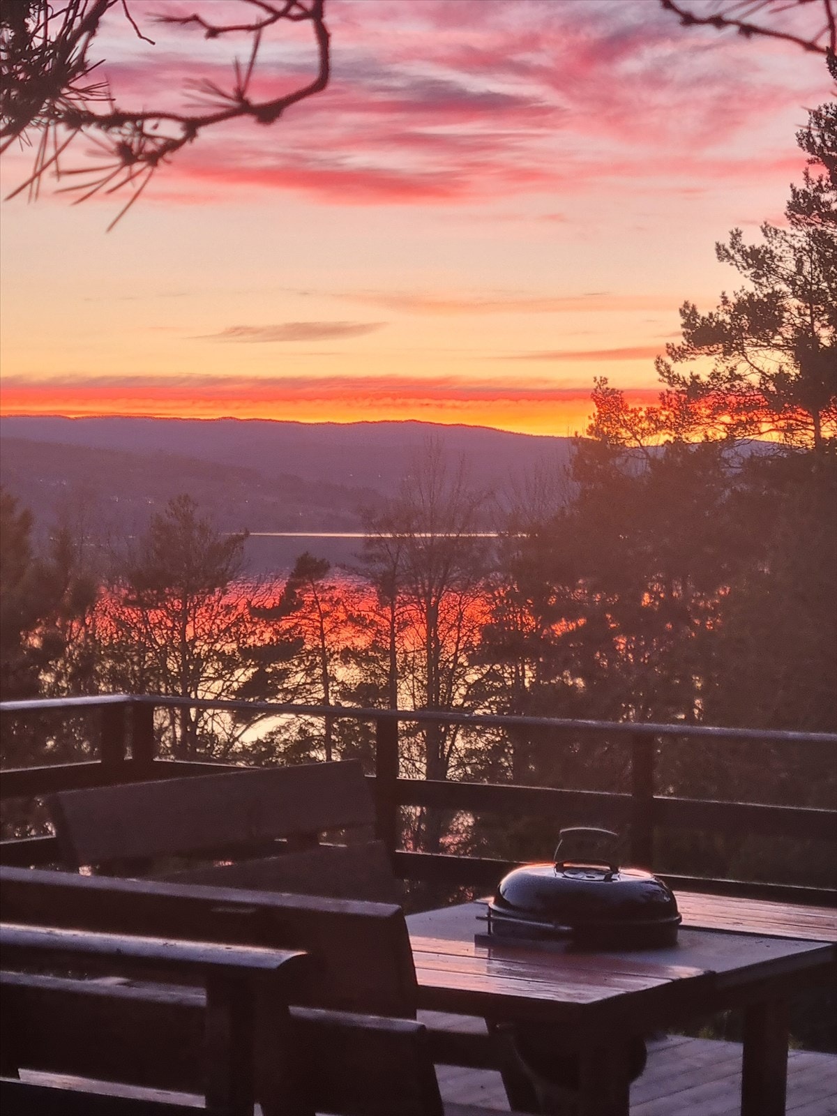 Solnedgang/utsikt fra terrasse. Selgers private bilde Galleribilde