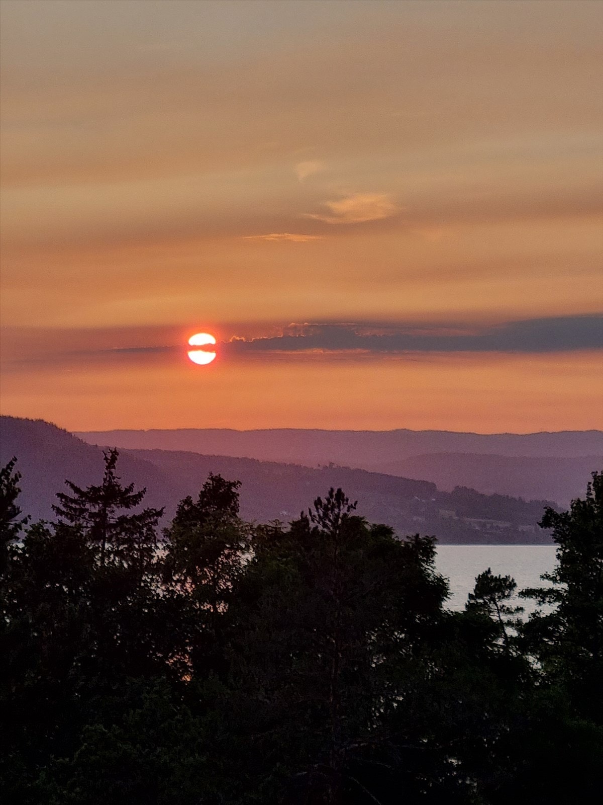 Solnedgang/utsikt fra terrasse. Selgers private bilde Galleribilde