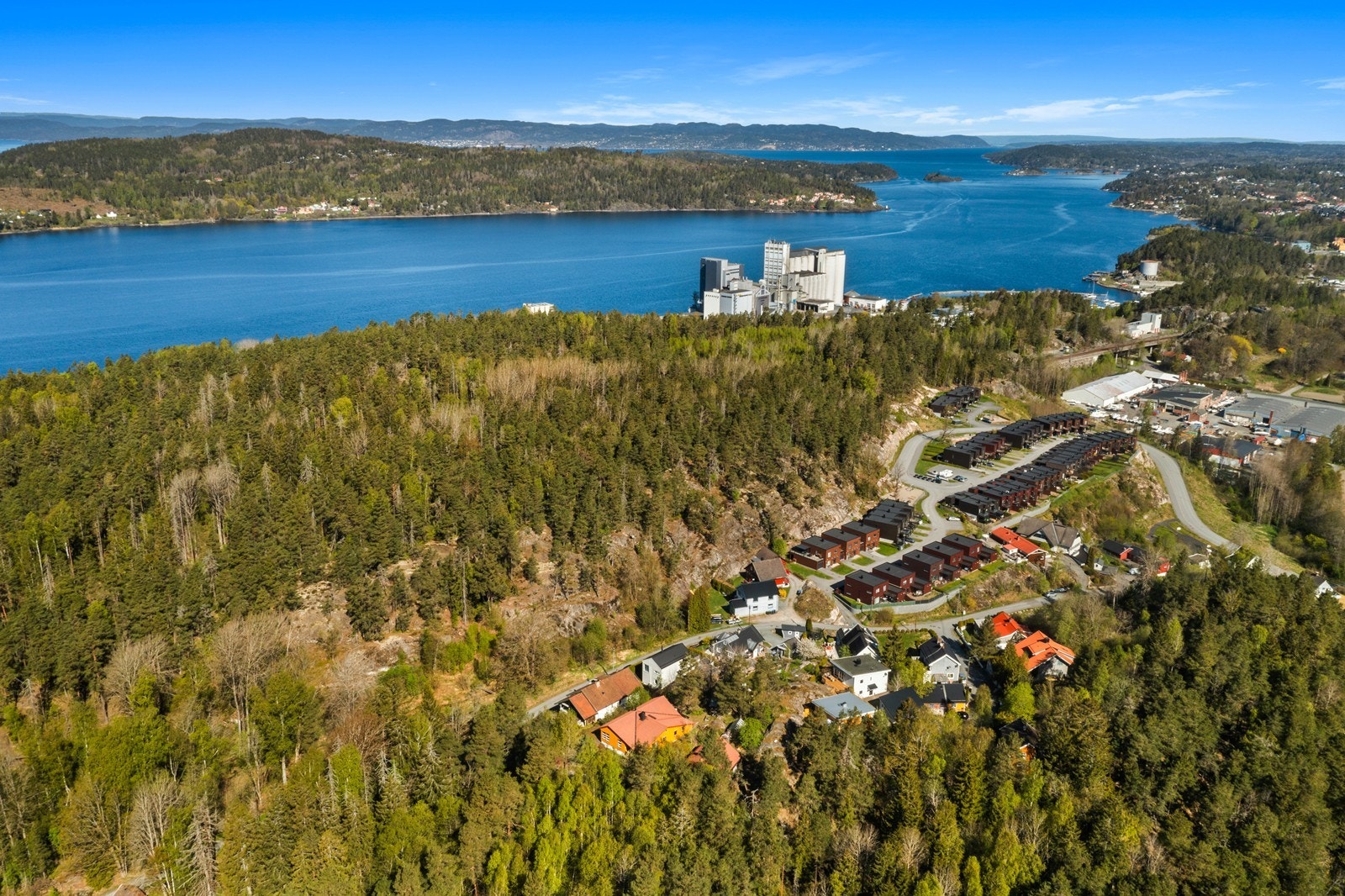 I sykkelavstand ligger Kulpe med en trivelig sandstrand der kyststien passerer. Langs kyststien finner man flere fine badeplasser, vakkert kulturlandskap, store friområder og en rik flora, noe som gir svært gode rekreasjonsmuligheter i nærområdet. Galleribilde