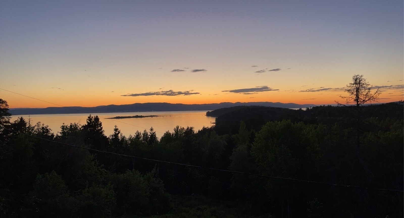 De nydelige fargene fra solnedgangen tar over når kvelden kommer. Selgers private bilde. Galleribilde