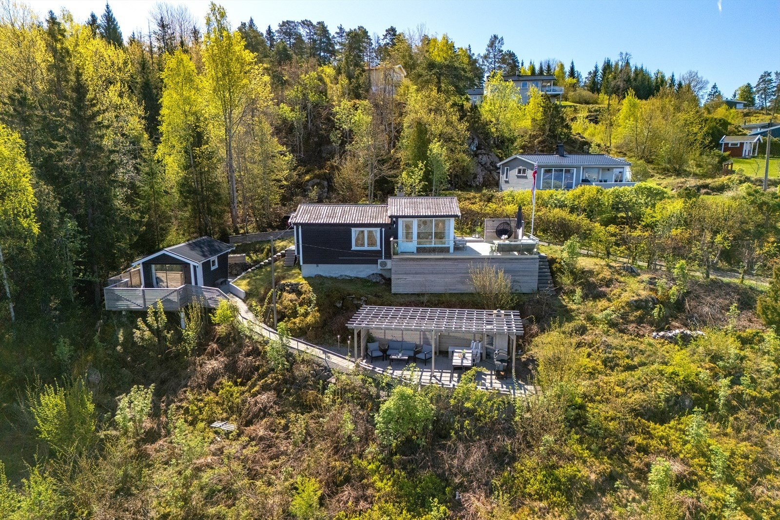 Hytta ligger fint i terrenget, med mulighet for privatliv så vel som sosiale soner. Galleribilde
