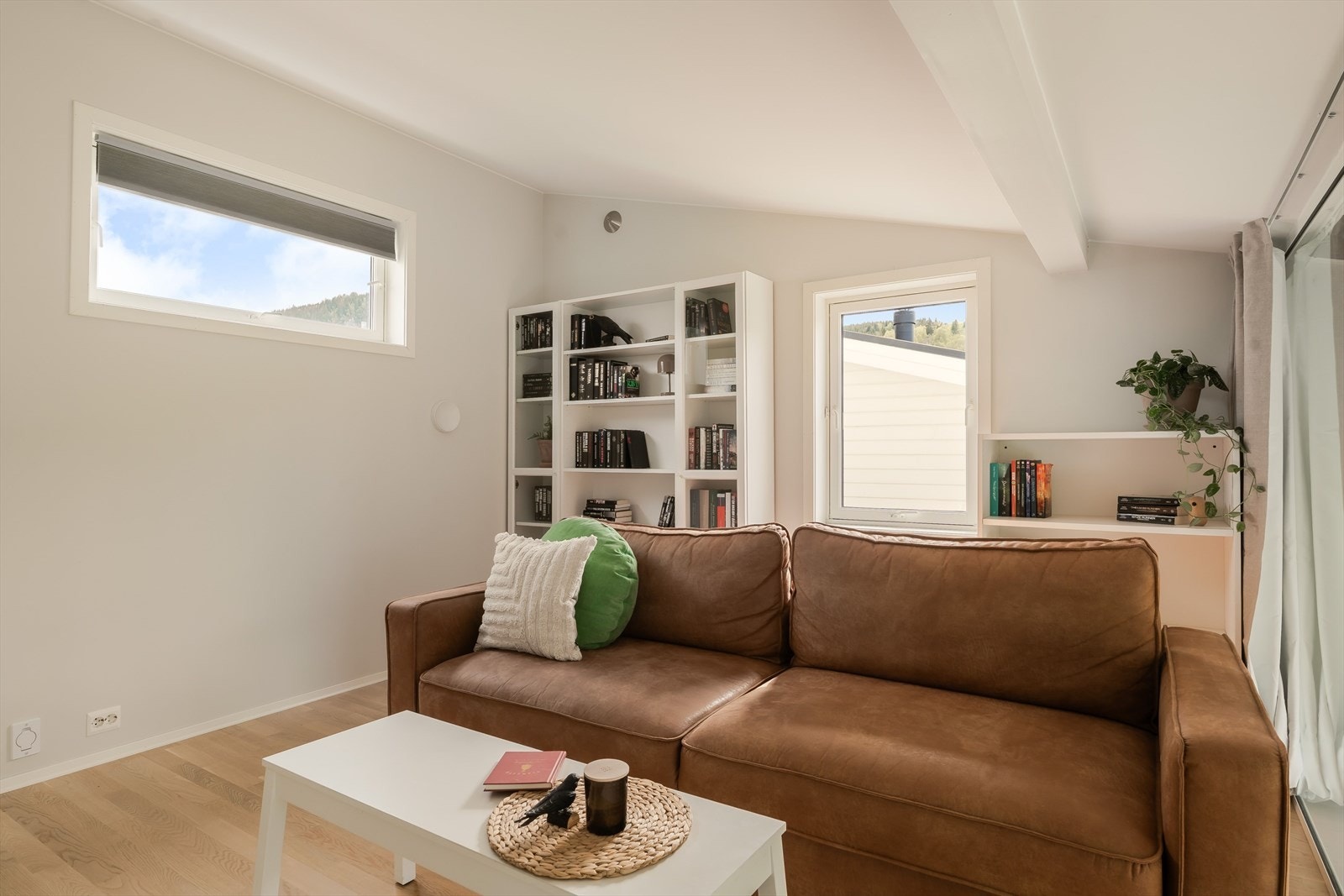 Over deler av oppholdsrommet ligger en hyggelig loftstue på ca. 14 m². Galleribilde
